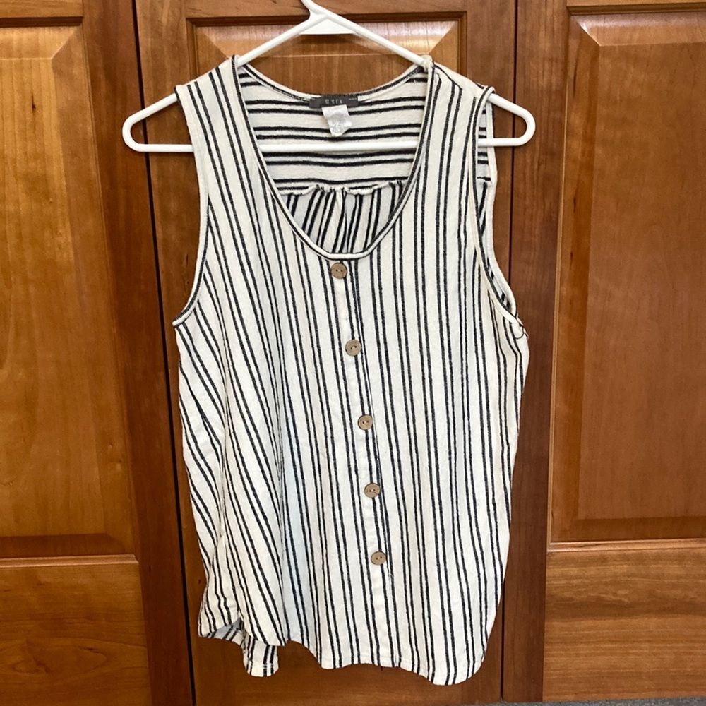Gyft lightweight tank top. Size L